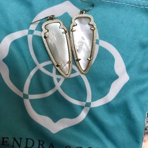 Kendra Scott arrowhead earrings